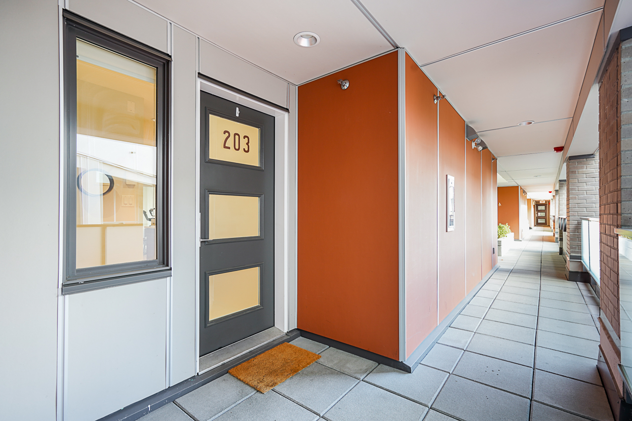 203 - 3456 Commercial St 5