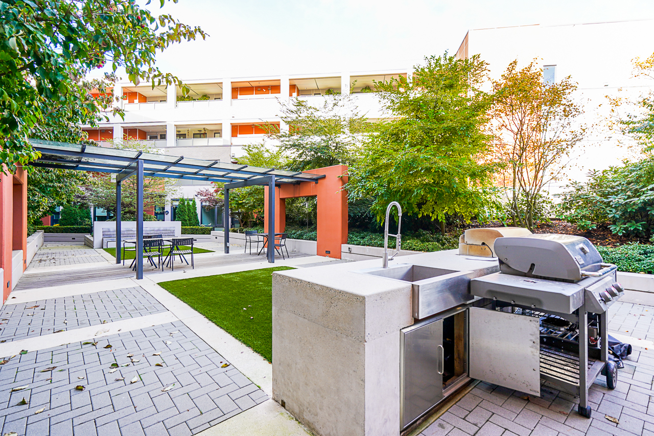 203 - 3456 Commercial St 41