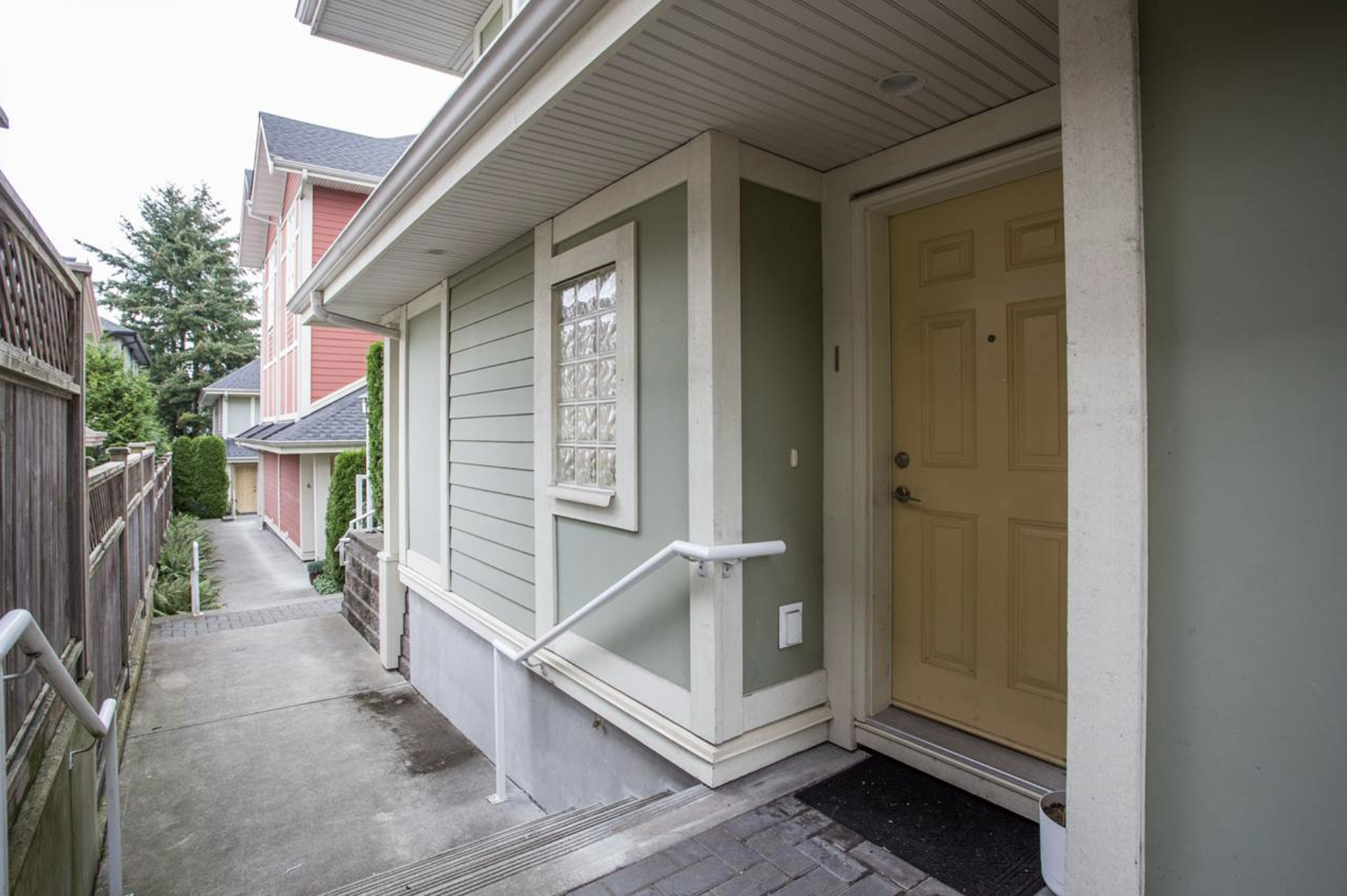 1-315 E. 33rd Ave. 13