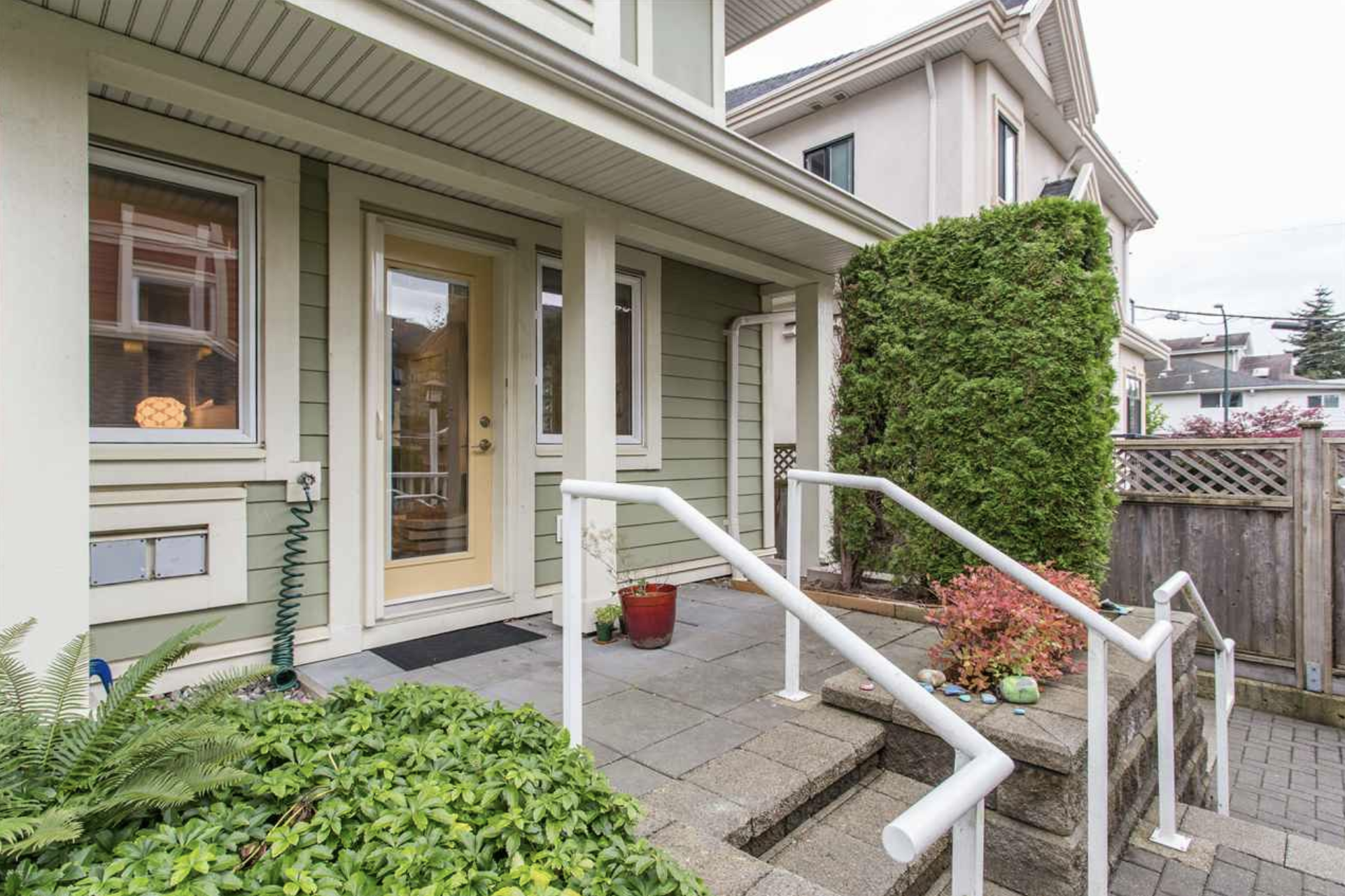 1-315 E. 33rd Ave.