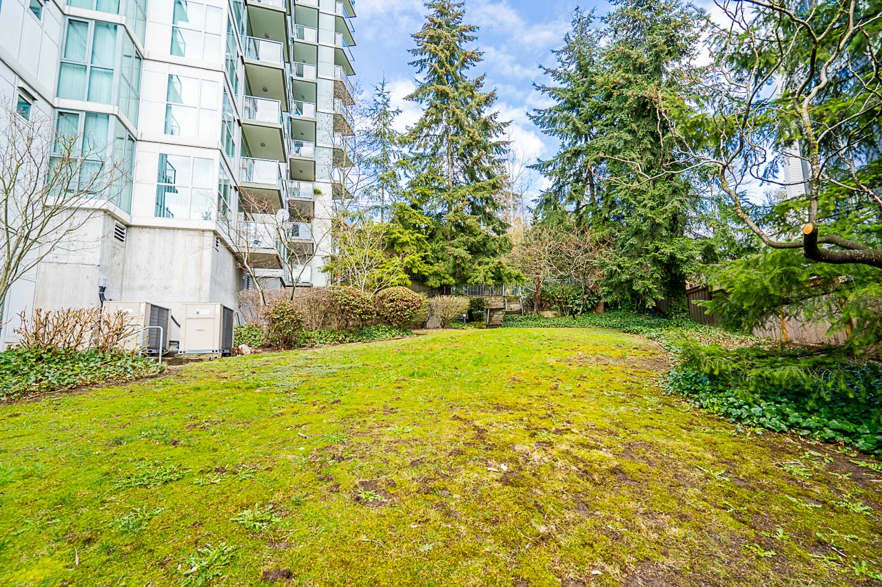1102-2763 Chandlery Place 2