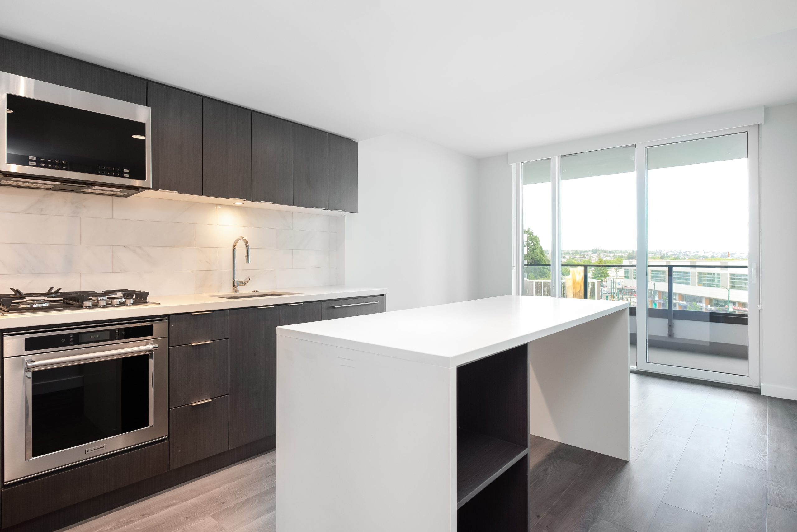 406-8189 Cambie St. 2